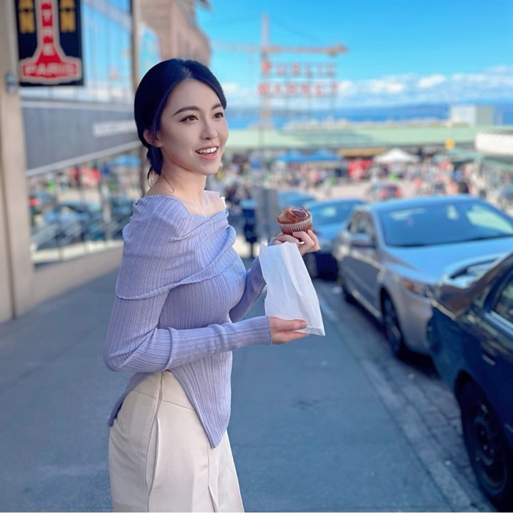Lilac color knit top